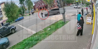 В Кирове женщина попала под Mercedes на пешеходном переходе, появились кадры ДТП - ProGorod.Ru