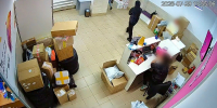 В Гусь-Хрустальном девушка и подросток украли смартфон из пункта выдачи заказов - 6tv.Ru