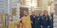 Молебен совместно с сотрудниками МЧС в посёлке Сентябрьский - Ханты-Мансийская Митрополия