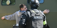 В отеле Сочи пьяный мужчина выкинул стул в окно и мешал отдыху других гостей - Комсомольская Правда