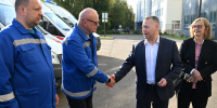 ​Губернатор Ярославской области передал медикам ключи от новых машин скорой помощи - Правительство