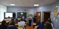 Настоятель Покровского храма села Иловка посетил классные часы посвященные памяти Героя России Владимира Васильевича Бурцева - Валуйская епархия