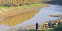 В ХМАО пожарный Принц спас рыбака, которого засосало в топкий ил - 2Goroda.Ru