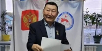 Герой Труда Владимир Михайлов отдал голос одним из первых - Якутское-Cаха ИА