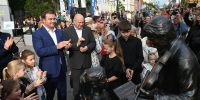 Виталий Хоценко открыл в Омске новый символ Культурной столицы — скульптуру «Музыка» - Gazeta-Avangard.Ru