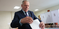 Депутат Госдумы Иван Лоор проголосовал на выборах в Барнауле Фото №1 - Алтайская правда