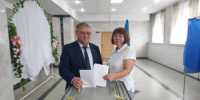 Сегодня вместе с супругой принял участие в выборах депутатов Государственной Думы Российской Федерации девятого созыва и отдал свой голос за наше будущее. - Салаватский район