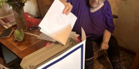 Голосование на дому: члены УИК приходят к тем, кто не может прийти сам - Единая Россия