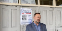 Глава Омского района Долматов сделал обращение у входа в избирательный участок - СуперОмск