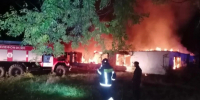 В Липецкой области пять бригад спасателей тушили пожар в бывшей школе-интернате - Комсомольская Правда