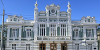 Главный фасад владимирского Театра кукол украсили новые двери — такие, как были больше 100 лет назад - Zebra-TV.Ru