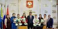 В Кызыле торжественно вручили удостоверения многодетным семьям - Администрация г. Кызыл