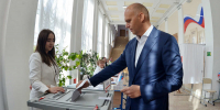 Губернатор Алексей Беспрозванных проголосовал в первый день выборов - ИА Русский Запад