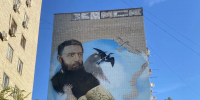 На многоэтажке в центре Астрахани ведутся работы по созданию мурала - Городская Дума