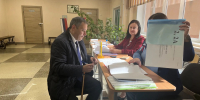 Александр Хинштейн проголосовал в первый основной день выборов в Курской области - Курская правда