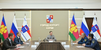 Глава Сочи Андрей Прошунин наградил сотрудников МЧС за профессионализм при экстренной посадке вертолета - Администрация г. Сочи