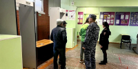 В Удмуртии сотрудники и военнослужащие Росгвардии принимают участие в обеспечении общественной безопасности в ходе проведения Единого дня голосования - Росгвардия