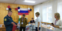 Сотрудники МЧС России обеспечивают пожарную безопасность в единый день голосования на избирательных участках - МЧС