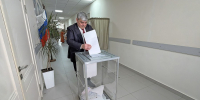 Глава КБР Казбек Коков проголосовал на избирательном участке в Нальчике - Глава КБР