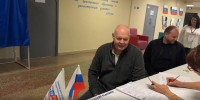 Петербургские строители проголосовали на выборах в Мариуполе - Петербургский дневник
