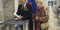 100-летний волгоградский фронтовик Александр Медков принял участие в голосовании на выборах депутатов Государственной Думы - Единая Россия
