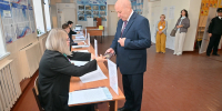 Сергей Кравчук проголосовал и пообщался с избирателями - КП Хабаровск