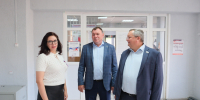 Игорь Мартынов посетил избирательные участки Камызякского района в первый день голосования - Punkt-a.info
