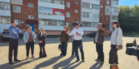 В Лениногорске вновь торжественно открыли дворовые территории после капремонта - Лениногорские вести