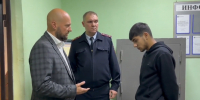Мэр Евгений Маслов встретился с парнем, который сломал камеру в Курске - Курская правда