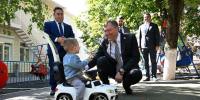 Во время визита Александр Ищенко передал учреждению необходимое оборудование. Фото пресс-службы Заксобрания Ростовской области - DonNews.Ru