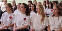 В белых халатах за парты сели 10-классники курганской гимназии - Область 45