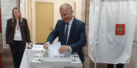 Александр Макаров проголосовал на своём участке - Единая Россия