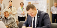 Глава города Антон Науменко и Председатель Курганской городской Думы Любовь Силантьева проголосовали на выборах - Единая Россия