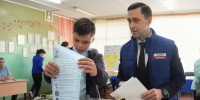 КПРФ пожаловалась на вице-премьера Курдюмова из-за жилетки с фамилией кандидата - Newsler.Ru