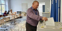 Председатель Совета ветеранов Клетского района Анатолий Кононенко сегодня посетил избирательный участок № 2112 в станице Клетской и проголосовал на выборах депутатов Государственной Думы. - Газета Дон