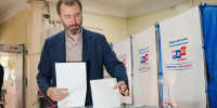 Александр Ведерников принял участие в голосовании на выборах депутатов Госдумы РФ - Законодательное Собрание