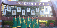 ​Накануне Дня оружейника ижевские школьники поздравили заводчан и почтили память оружейников - Информационно-аналитическое управление г. Ижевск