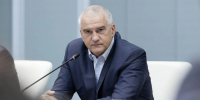 Аксенов поздравил крымчан с Днем Госсовета - Комсомольская правда