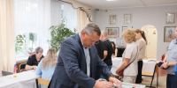 Депутатский корпус проголосовал на выборах в Астраханской области - Газета Волга