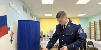 К голосованию присоединился представитель астраханского казачества Дмитрий Манцуров - Астрахань 24