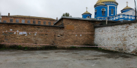От Казанского сбора убрали мусорную площадку и снесли аварийный уличный туалет 1 - Ачинское благочиние
