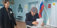 Сегодня на избирательный участок №225 станицы Екатериноградская Прохладненского муниципального района КБР пришел выразить свою гражданскую позицию старейший 94-летний житель - Общественная палата КБР