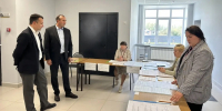 Глава Тукаевского района Камиль Назмиев с помощником Раиса РТ, руководителем регионального отделения «Движения Первых» - Тукаевский район