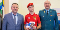 Алексей Аникин вручил первые паспорта юным кировчанам - МЧС