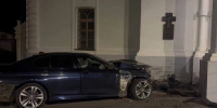 BMW на скорости протаранила Троицкую церковь - ProGorodNN.Ru