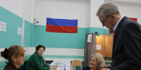 Спикер омского ЗС Артемов проголосовал с женой и поделился воспоминанием - СуперОмск
