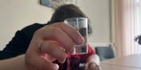 Пьяный мужчина, гуляющий с четырехлетним сыном, напал на инспектора ПДН - Bloknot-Voronezh.Ru