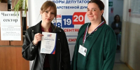 В Краснодаре впервые голосующие получают памятные свидетельства - Комсомольская Правда