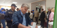 Житель Тетюш пришёл голосовать с супругой к открытию участка - Газета Тетюшские зори