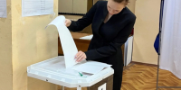 Молодогвардейцы впервые голосуют на выборах - Единая Россия